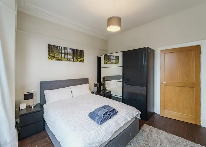 Serene Apartment In Moseley